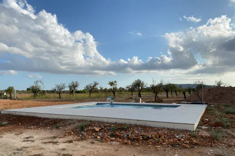 Construcción de piscina en Biniali